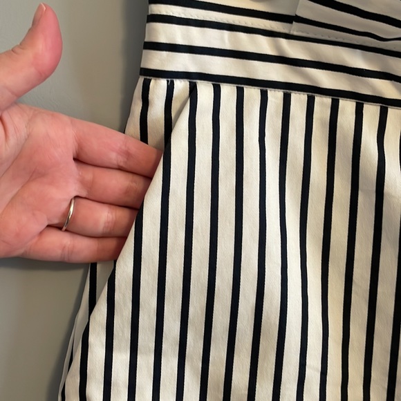 Dalia Tailored Paper Bag Waist Shorts (Dark Navy/Cream) size US 8 - Picture 5 of 9